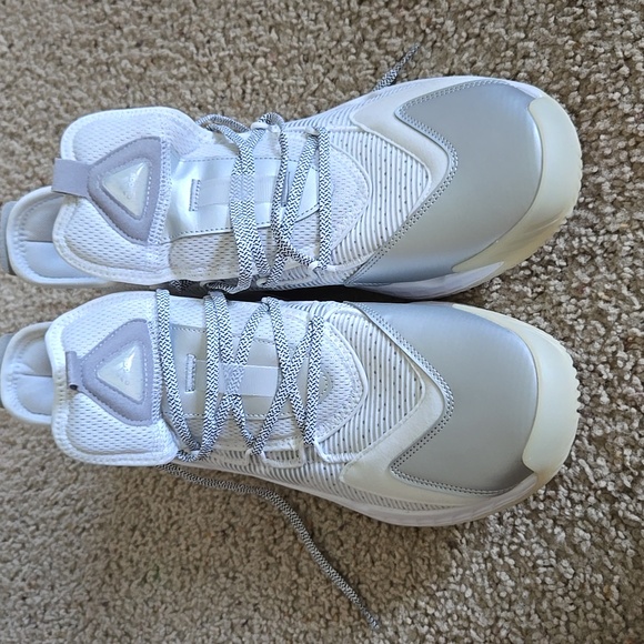 Adidas PRO BOOST Low Basketball Shoe NWT - Picture 3 of 4